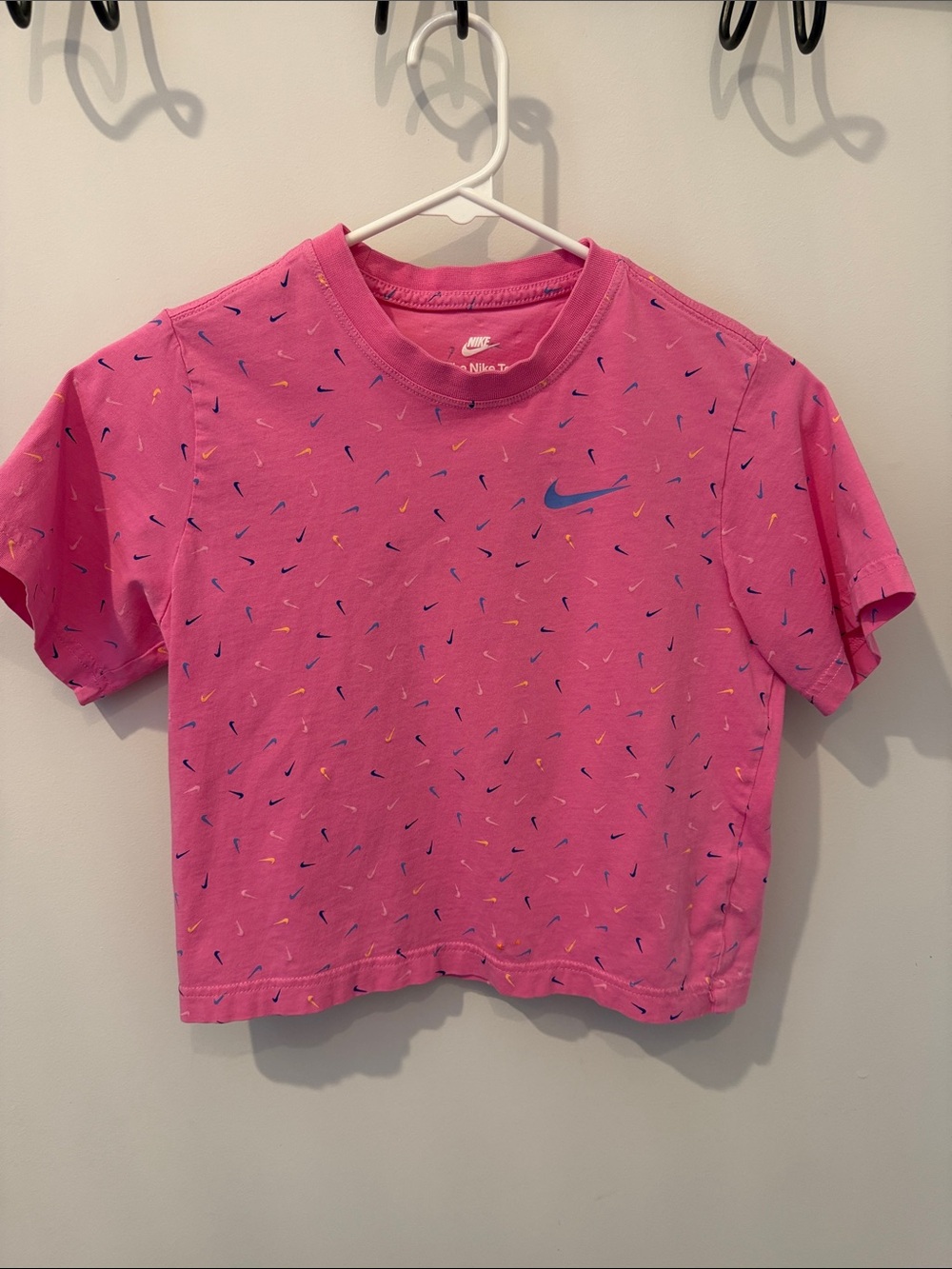 Girls Nike Pink Short Sleeve Tee Boxy Crop fit Retro design
